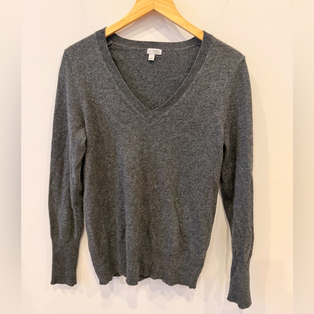 Halogen 100% Cashmere Gray‎ V-Neck Sweater Women’s Size L Soft Classic